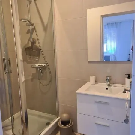 Appartement 2 Pieces Rez-de-chaussee *
